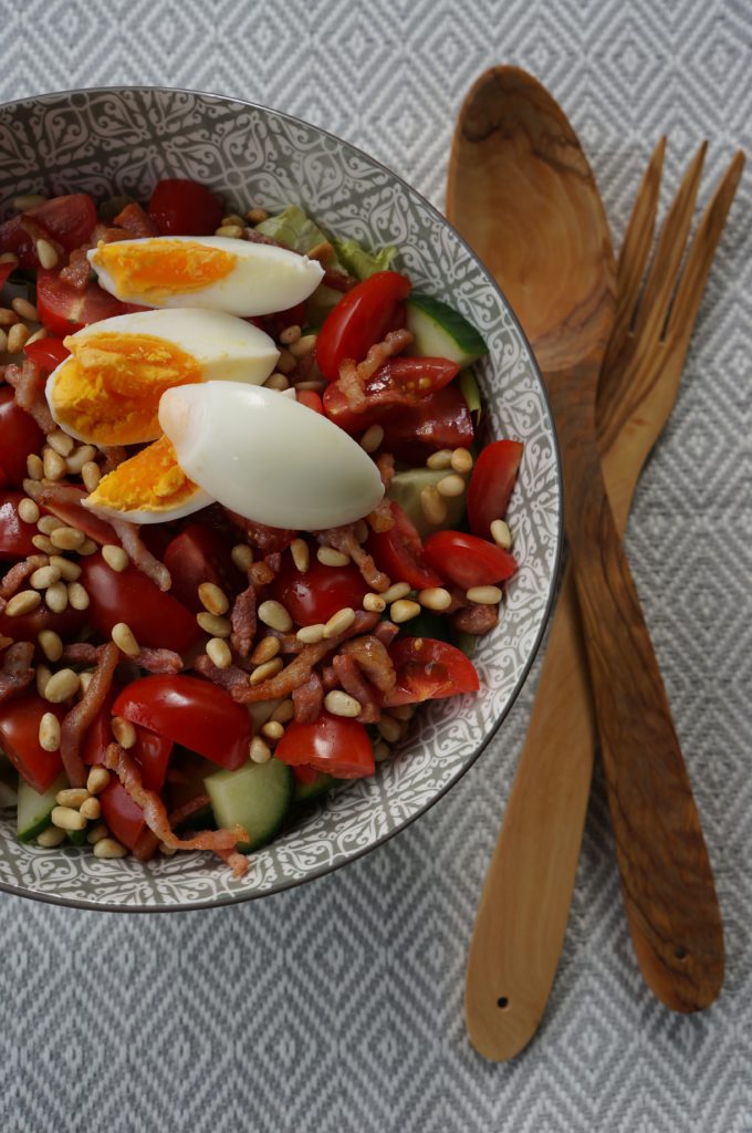 Salade met ei, spek en pijnboompitjes - Happy Mood Happy Food